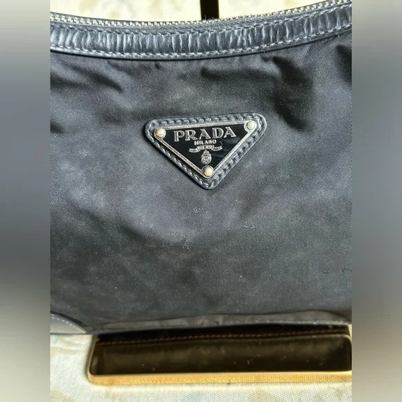 100% Authentic Prada Shoulder Bag w/original Authenticity cards/tags pre-loved - Picture 3 of 12